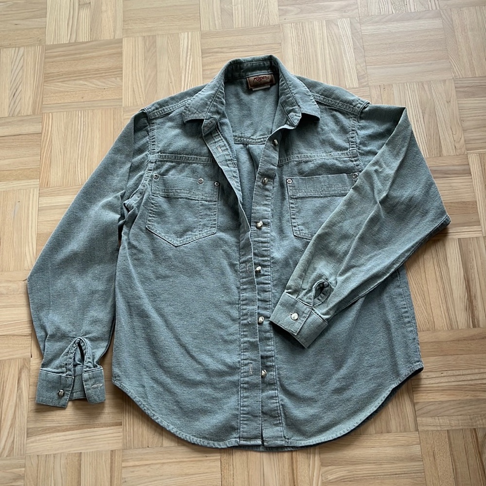 Women’s Roper shirt size small